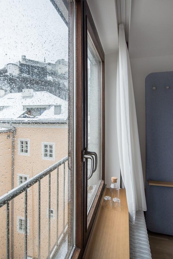 Altstadthotel Weisse Taube Salzburgo Exterior foto