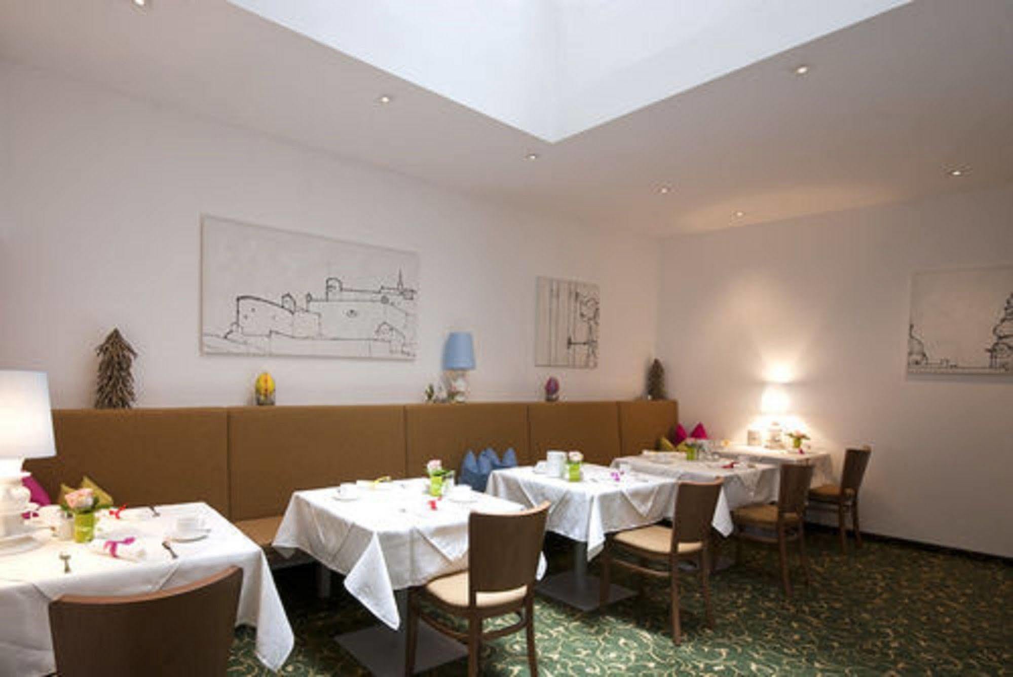 Altstadthotel Weisse Taube Salzburgo Exterior foto